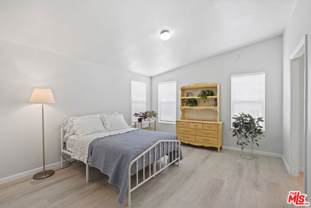 30473 Mulholland Hwy, Agoura Hills CA: https://media.crmls.org/mediaz/0413d877-8202-4eb4-bbdd-aa62d96278c6.jpg