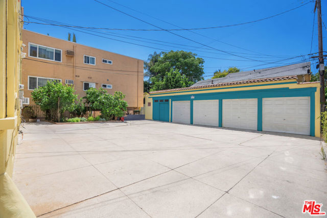 4426 Price Street, Los Angeles CA: https://media.crmls.org/mediaz/0415af4d-46f8-432a-a6bd-c5336dfb2804.jpg