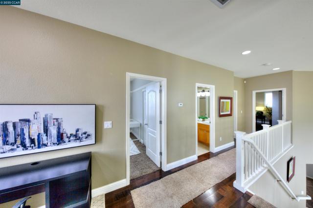 2927 Carlingford Ln, Vallejo CA: https://media.crmls.org/mediaz/0415e53d-dbfa-4a8e-93d1-0e89440e7b41.jpg