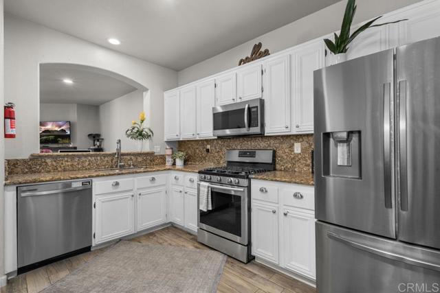 Detail Gallery Image 2 of 30 For 6303 Avenida De Las Vistas #4,  San Diego,  CA 92154 - 3 Beds | 2/1 Baths