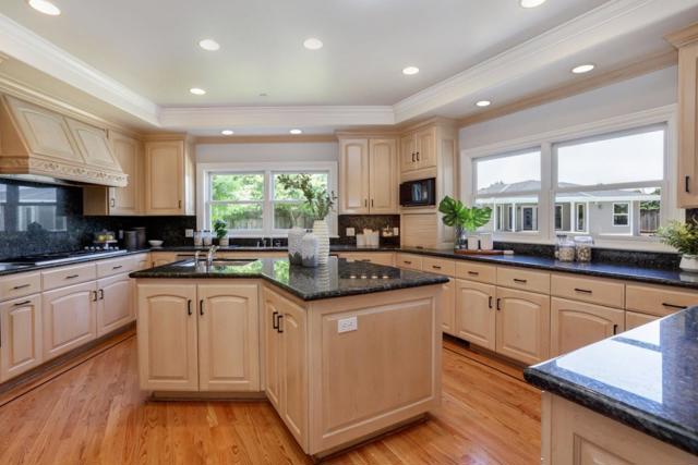 510 Oak Park Way, Redwood City CA: https://media.crmls.org/mediaz/041687f0-5647-42b0-a845-ba6ffd1f9633.jpg