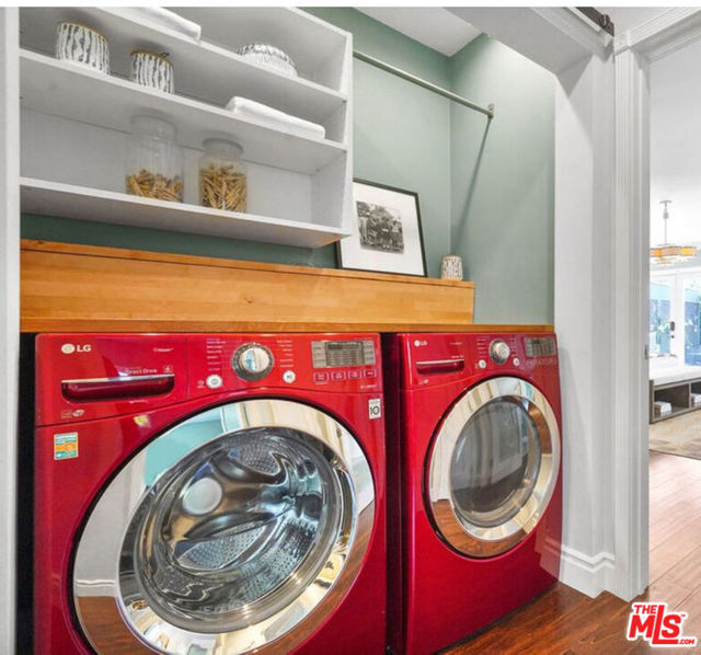 1774 Washington Way, Venice CA: https://media.crmls.org/mediaz/04168f28-f46c-4051-b4a0-449c609becb3.jpg
