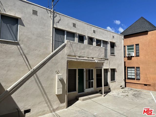 212 South REEVES Drive photo 5