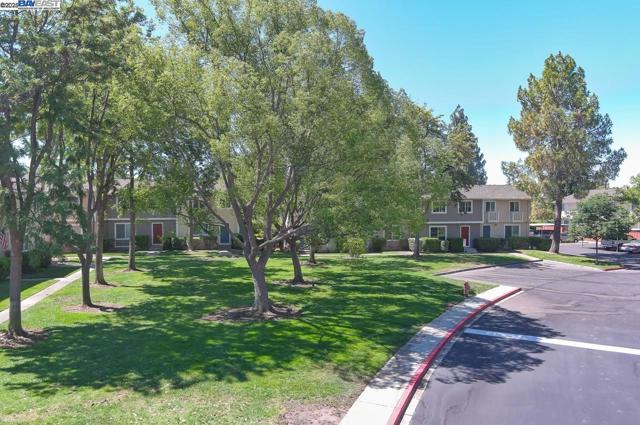 3732 Carrigan Cmn, Livermore CA: https://media.crmls.org/mediaz/0416cde6-ceb2-4778-82f6-f90561670084.jpg