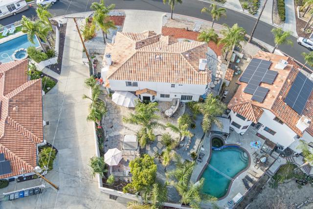 22633 Inspiration Pt, Canyon Lake CA: https://media.crmls.org/mediaz/04174c6d-e6b3-4e48-a16f-59523264d3a2.jpg