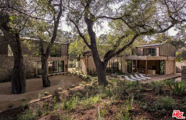 Photo of 3274 Oakdell Road, Studio City, CA 91604