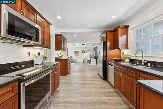 347 Valley View Rd, Pleasant Hill CA: https://media.crmls.org/mediaz/04175ca0-7db5-4067-b3ca-41aa68d1599d.jpg