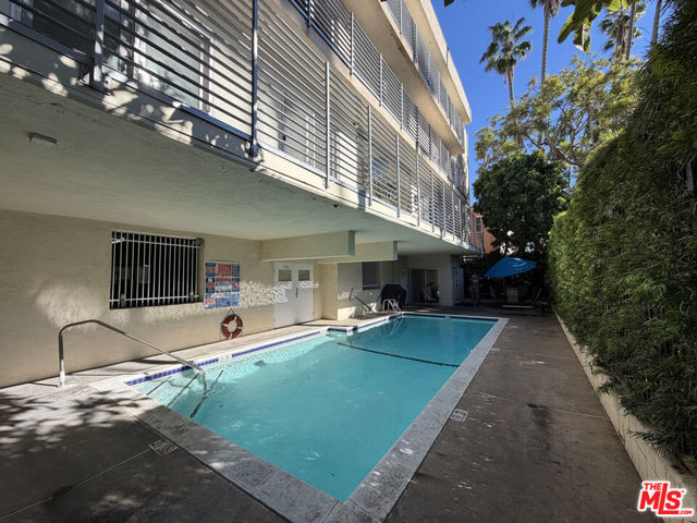 843 4th Street, Santa Monica CA: https://media.crmls.org/mediaz/0417813e-05de-4993-b2fd-f508d39cc1fc.jpg
