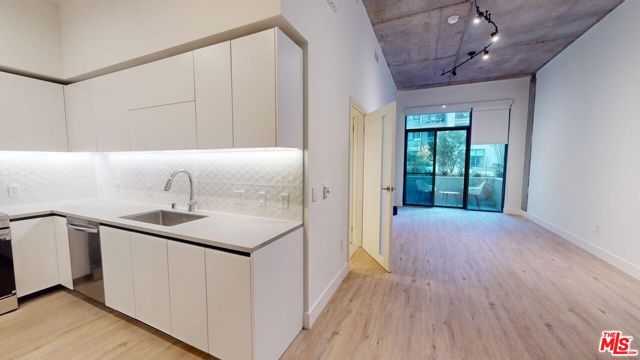 414 N Orange Street, Glendale CA: https://media.crmls.org/mediaz/04179001-0215-4718-972d-afab316f7cd6.jpg