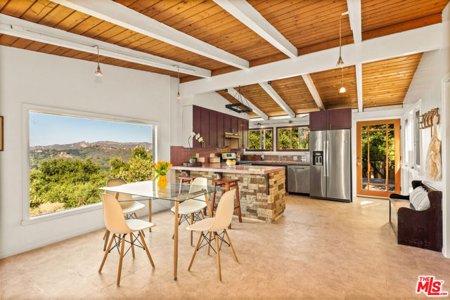 20158 Observation Drive, Topanga CA: https://media.crmls.org/mediaz/0417a67f-65cc-4184-bd0f-1060667a2e3c.jpg
