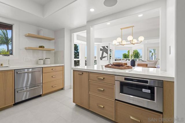 1099 1st St, Coronado CA: https://media.crmls.org/mediaz/0417e869-9f68-4685-a33c-e3f92f316911.jpg