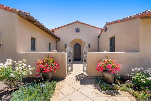 17075 San Antonio Rose Ct, San Diego CA: https://media.crmls.org/mediaz/04184548-9d1c-44aa-8fe9-504098471b22.jpg