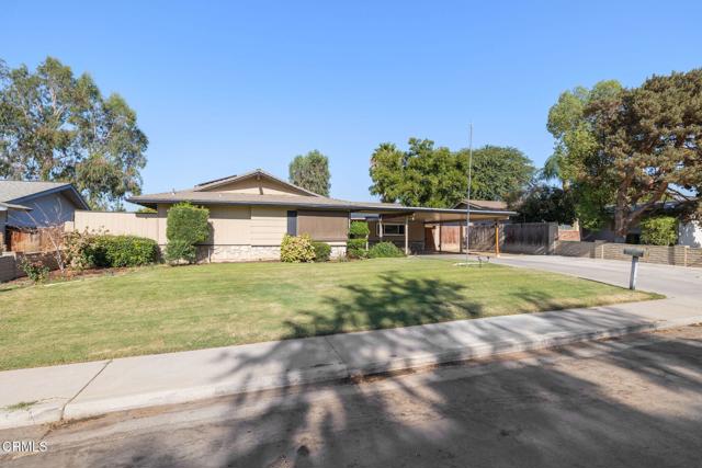 Detail Gallery Image 3 of 47 For 4407 Glencannon St, Bakersfield,  CA 93308 - 3 Beds | 2 Baths