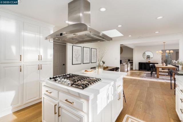 115 Camino Encanto, Danville CA: https://media.crmls.org/mediaz/0418873b-b79d-447b-9761-f86bcb8b735b.jpg