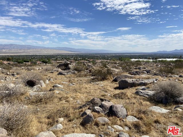 2217 Morning Vista Drive, Palm Springs CA: https://media.crmls.org/mediaz/04189113-1af7-4192-81b0-7469b5818bf0.jpg