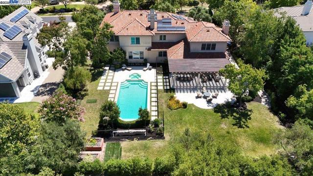 1137 Via Di Salerno, Pleasanton CA: https://media.crmls.org/mediaz/0418f0b2-e5f4-49c3-bc13-a61f96667d81.jpg