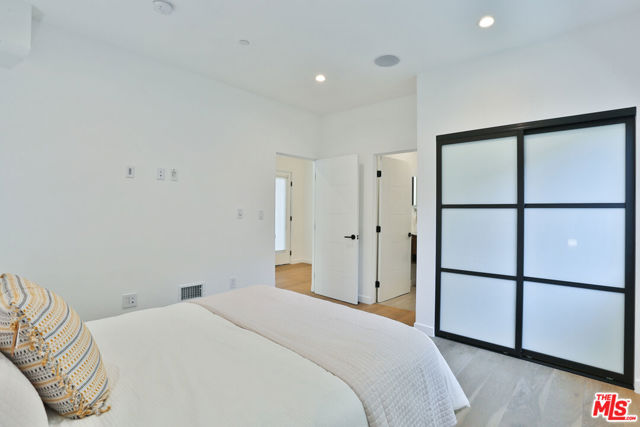 1622 S Mansfield Avenue, Los Angeles CA: https://media.crmls.org/mediaz/041913bd-39ab-4ff7-9bc1-7cc18fad0ef0.jpg