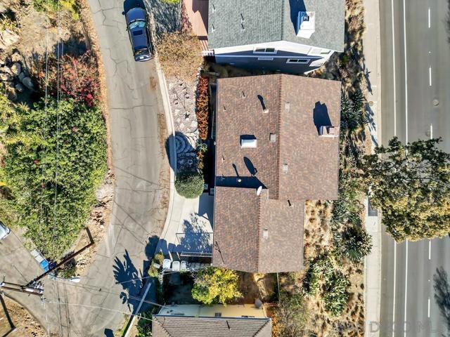 7861 Cimarron Ln, La Mesa CA: https://media.crmls.org/mediaz/04191eac-91f9-4cd5-be2b-7a6e9a451c5c.jpg