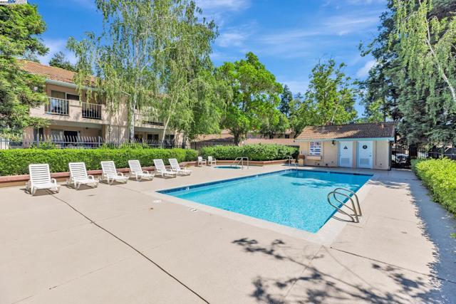 4772 Nicol Cmn, Livermore CA: https://media.crmls.org/mediaz/0419387d-7d80-4d63-95b6-4a505d221ece.jpg