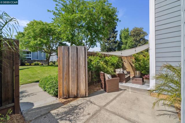 250 Ashley Circle, Danville CA: https://media.crmls.org/mediaz/041ab697-caa8-416e-a462-19825d210af6.jpg