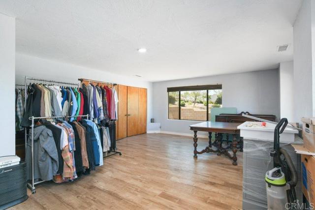 1736 Bellington Lane, Fallbrook CA: https://media.crmls.org/mediaz/041abeaf-35bb-40e8-9519-521df11b5b94.jpg
