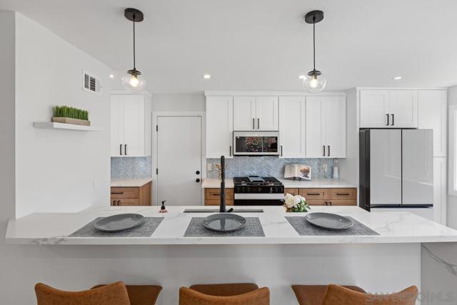 5252 Mount Blanca Dr, San Diego CA: https://media.crmls.org/mediaz/041bf23c-8c64-4333-9bcf-30edfbfcdb13.jpg