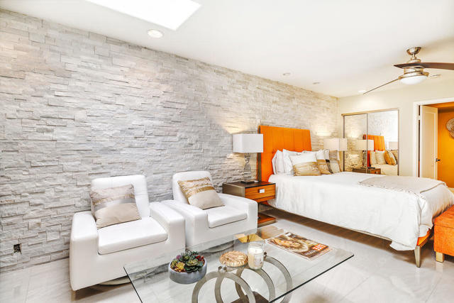 32 Presidio Place, Palm Desert CA: https://media.crmls.org/mediaz/041c42ec-4651-46f4-b164-f38a5997b35d.jpg