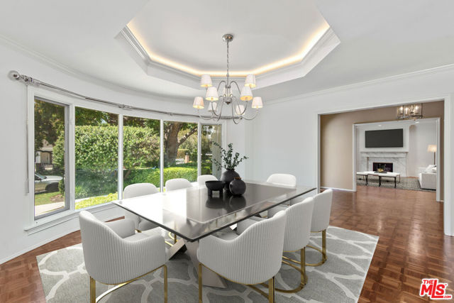 374 Homewood Road, Los Angeles CA: https://media.crmls.org/mediaz/041c4852-93f7-4bff-9433-12131543a003.jpg