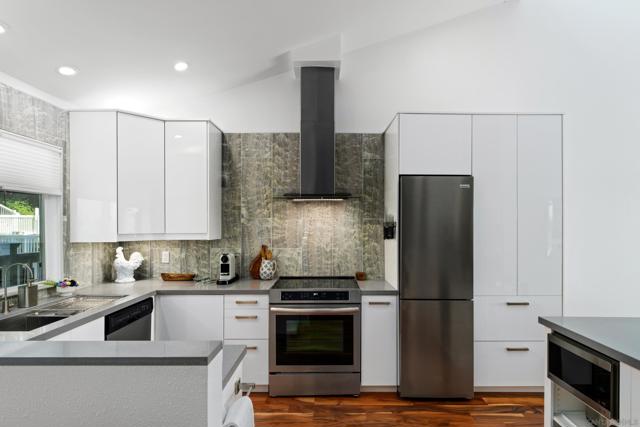 2399 Jefferson St, Carlsbad CA: https://media.crmls.org/mediaz/041cb2f7-7954-495c-9c89-f49b6fc8da5d.jpg