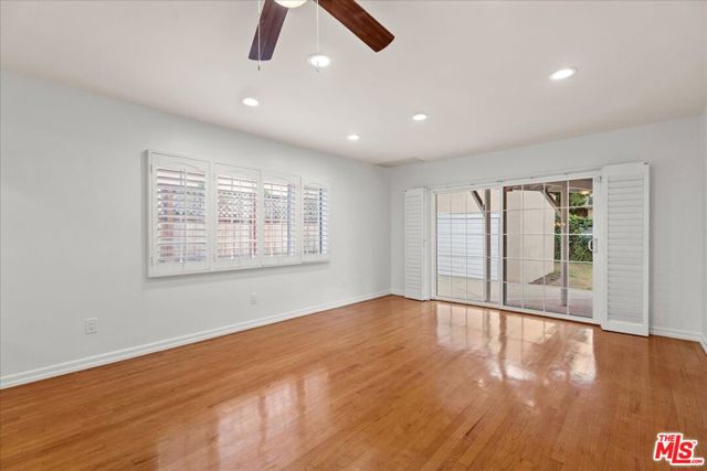 2126 Selby Avenue, Los Angeles CA: https://media.crmls.org/mediaz/041cc0f7-b16f-4568-a57e-7f72d3d11850.jpg