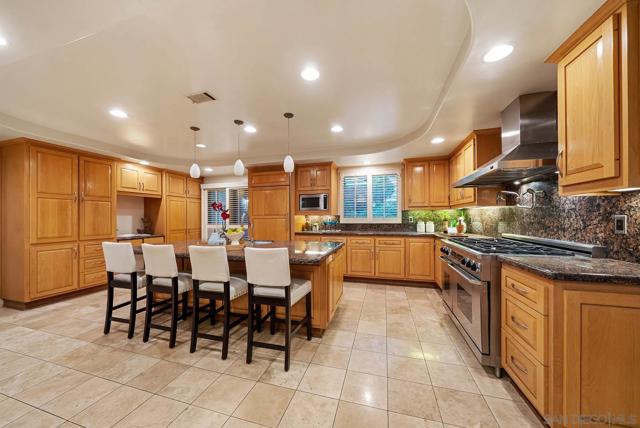 7102 Via Mariposa Norte, Bonsall CA: https://media.crmls.org/mediaz/041d1d88-9c82-442a-808e-7d7db8d3d1cf.jpg