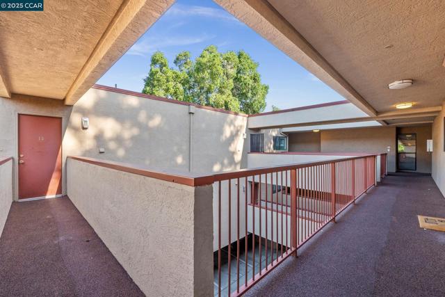 1600 Carmel Drive, Walnut Creek CA: https://media.crmls.org/mediaz/041ddf99-991a-4d48-b280-f1d9a4f4bdab.jpg