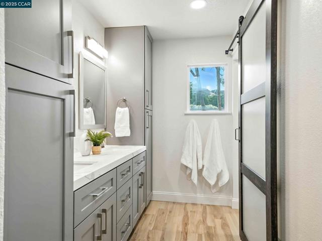 218 Jewel Ter, Danville CA: https://media.crmls.org/mediaz/041e6437-a61c-4071-bf8b-7206a1b1ec77.jpg