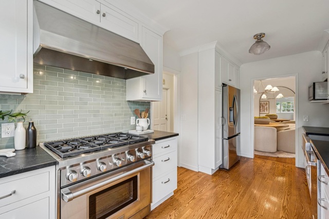 Image 18 of 58 For 3938 Oakmore Rd