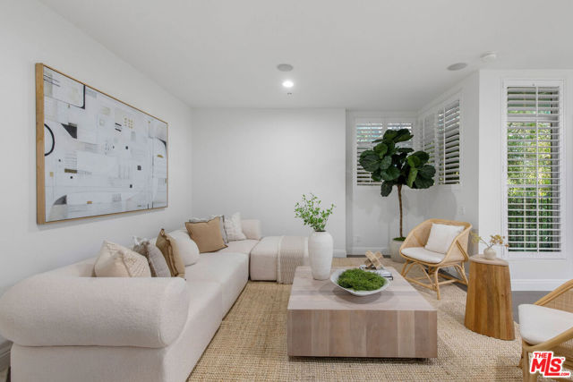 10523 Selkirk Lane, Los Angeles CA: https://media.crmls.org/mediaz/041ec452-0d68-4937-aaba-133ae92e4d1b.jpg