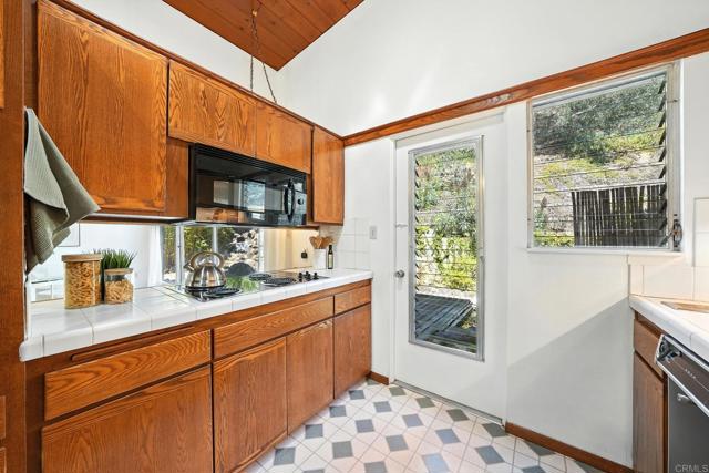 2347 Greenwing Drive, San Diego CA: https://media.crmls.org/mediaz/041ee595-27f1-459f-acd5-165d94a72a9a.jpg