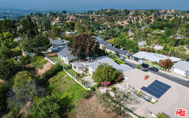 3423 Scadlock Lane, Sherman Oaks CA: https://media.crmls.org/mediaz/041fb314-c4a1-4ca0-9126-6c0023821865.jpg