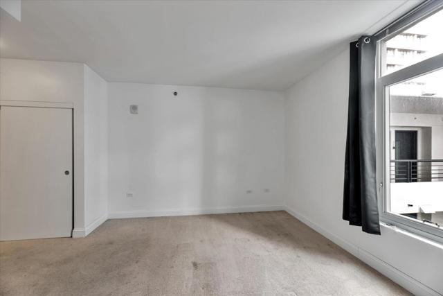 425 W Beech Street, San Diego CA: https://media.crmls.org/mediaz/041fb664-1d74-4b4f-9d53-8751785da2da.jpg