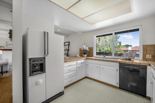 10407 Vista Knoll Boulevard, Cupertino CA: https://media.crmls.org/mediaz/041fef16-ecaa-412f-a197-fa5871a758fc.jpg
