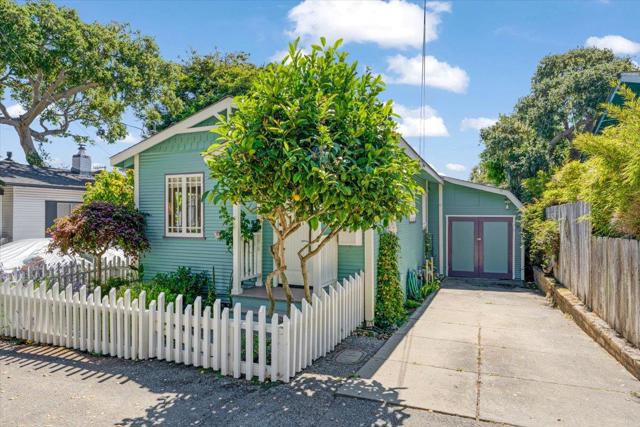 311 Cedar Street, Pacific Grove CA: https://media.crmls.org/mediaz/041ff6bf-38b6-48ce-8971-772e3108959d.jpg