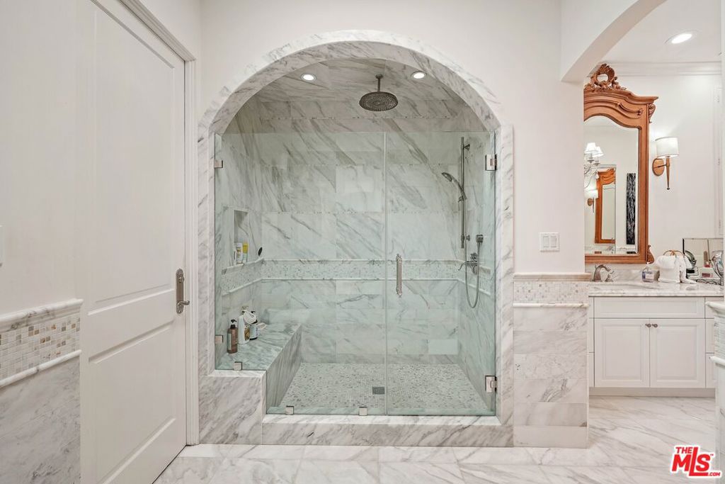https://media.crmls.org/mediaz/04200a42-ba82-45ff-b7de-6565794c7e74.jpg?preset=X-Large
