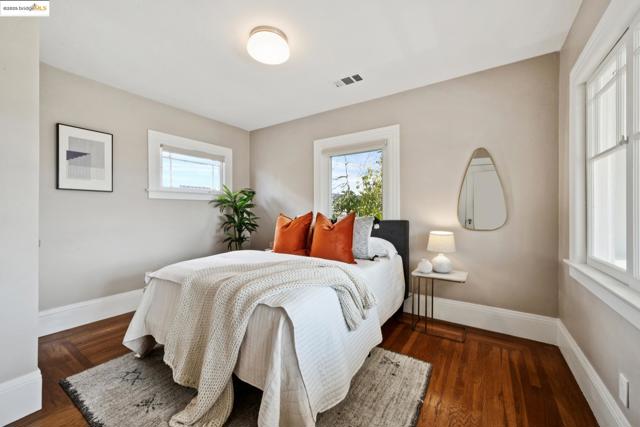 919 Mckinley Ave, Oakland CA: https://media.crmls.org/mediaz/04200c7c-a9b2-46fc-8574-29ea1b39fc64.jpg