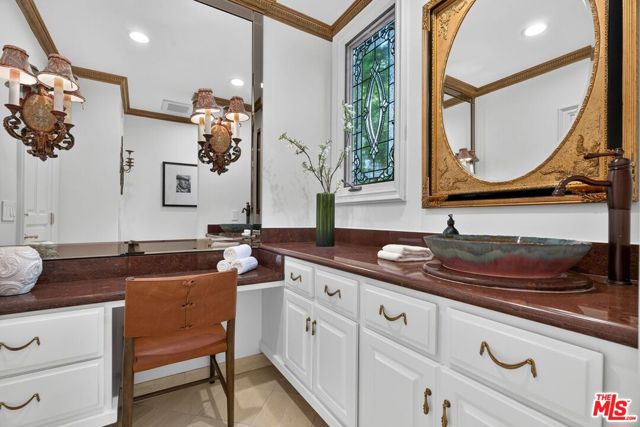 4 Bed Home for Sale in Los Angeles, California