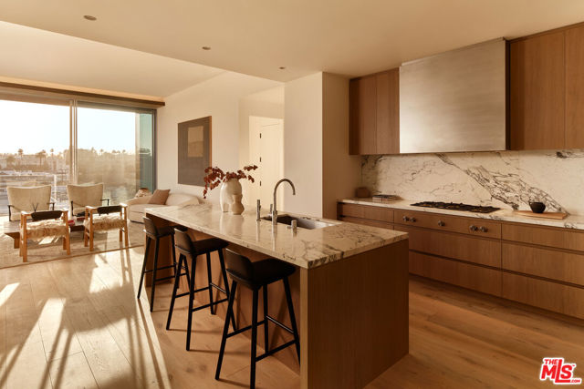 8899 Beverly Boulevard, West Hollywood CA: https://media.crmls.org/mediaz/04203958-528a-4def-a91a-5c0495453325.jpg