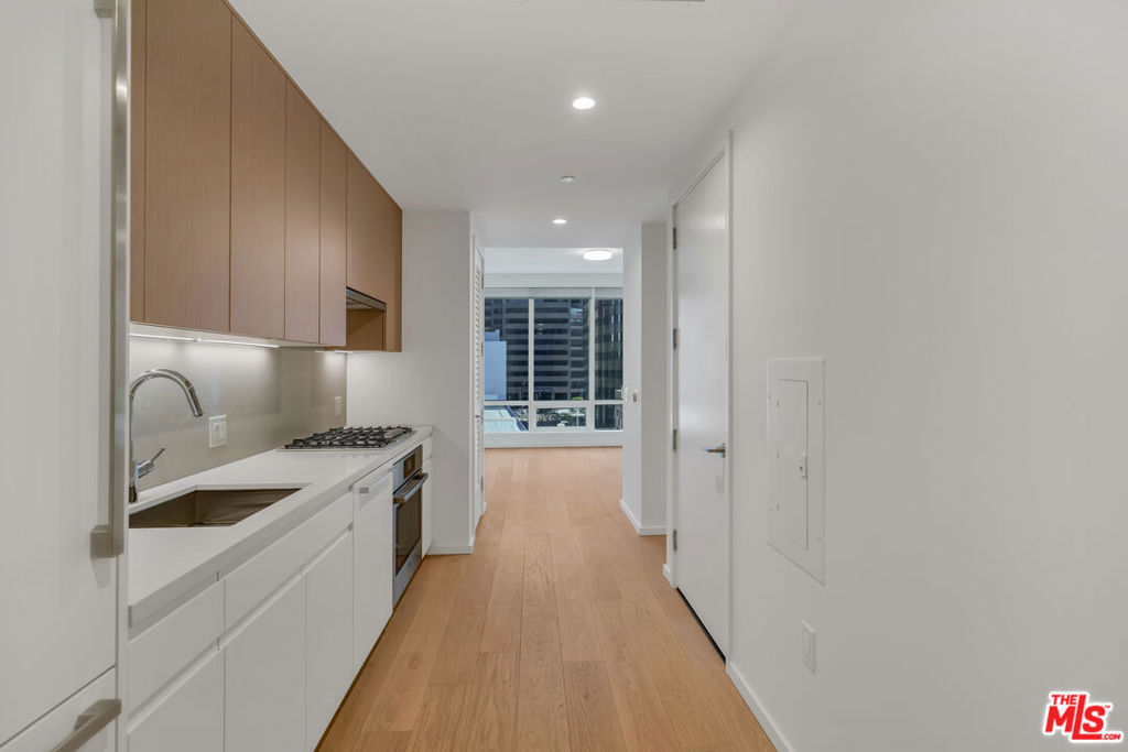 877 Francisco Street #1121