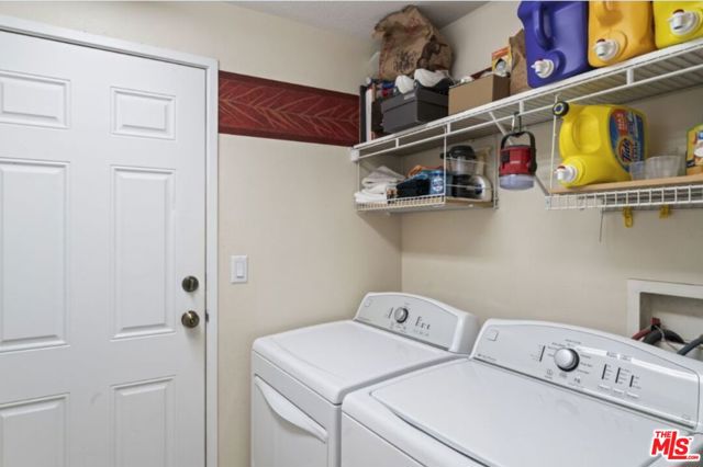 28703 Calle De La Paz Drive, Valencia CA: https://media.crmls.org/mediaz/0421a5c3-9400-42a4-a876-e0d1f6cb63e1.jpg