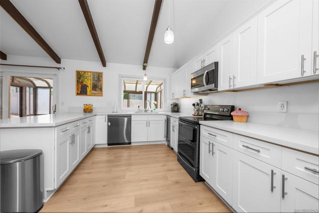 16273 Arena Dr, Ramona CA: https://media.crmls.org/mediaz/0422d559-cd59-4f16-8032-cba9974636fb.jpg