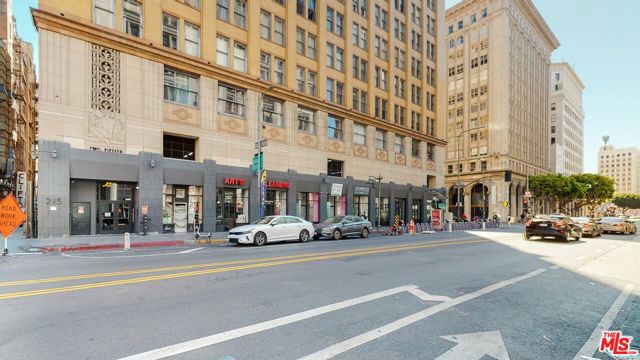 215 W 7th Street, Los Angeles CA: https://media.crmls.org/mediaz/0422e1df-b3d5-43ad-a120-365619e1c06f.jpg