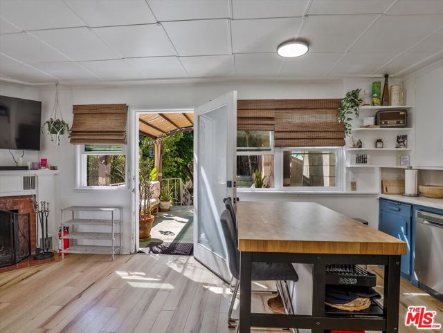 6921 Paseo Del Serra Drive, Los Angeles CA: https://media.crmls.org/mediaz/04231140-0203-4a7a-88e7-a6641dccdf04.jpg