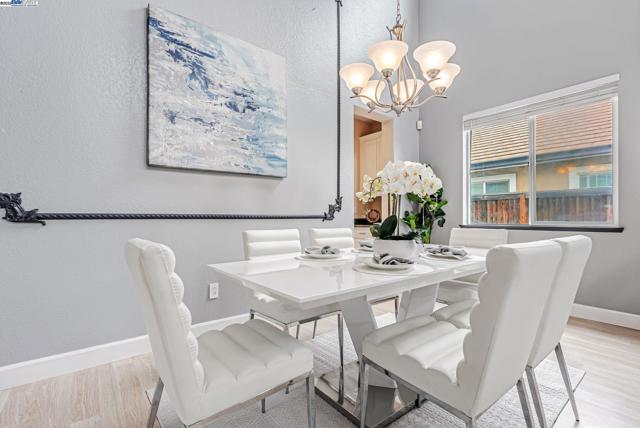 141 Pescara Blvd, Brentwood CA: https://media.crmls.org/mediaz/04237a1d-c208-4604-a810-174fbe65cb3e.jpg